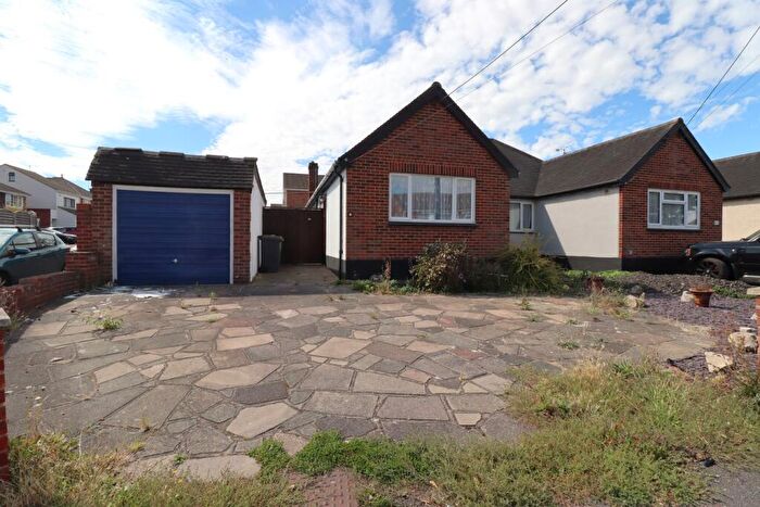 3 Bedroom Semi-Detached Bungalow For Sale In Grove Road, Rayleigh, SS6