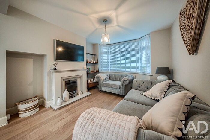 3 Bedroom Terraced House For Sale In Briars Close, Coventry, CV2