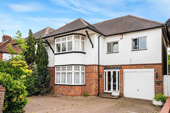 4 Bedroom Semi Detached House For Sale In Whitchurch Lane, Edgware, HA8