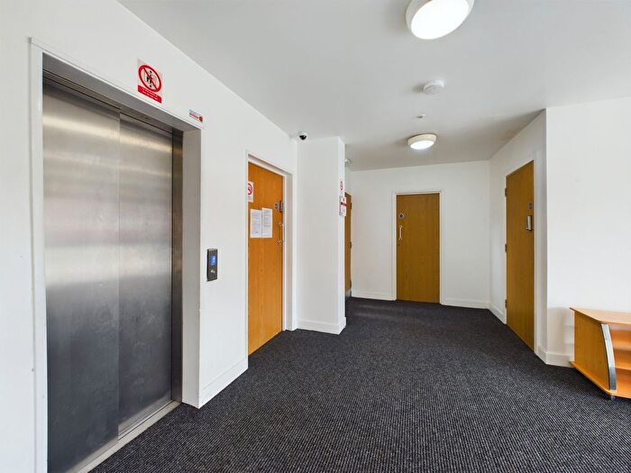 1 Bedroom Flat For Sale In Hulbert Road, Waterlooville, PO7