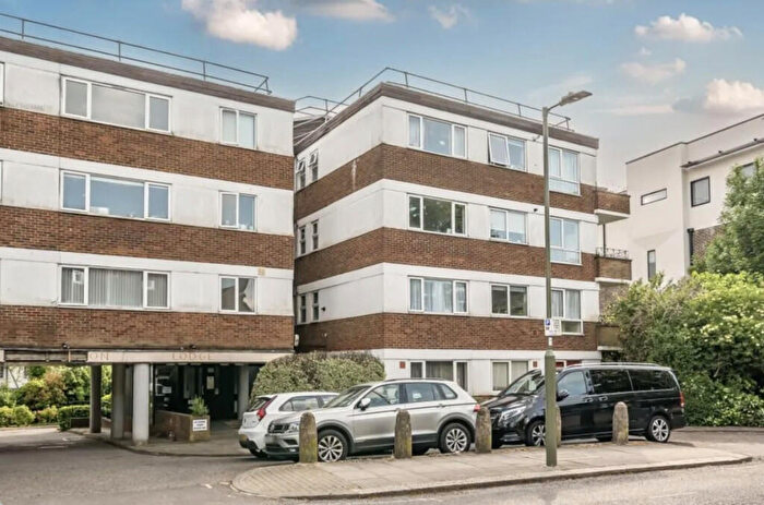 1 Bedroom Apartment To Rent In Charlton Lodge, Temple Fortune, London, NW11