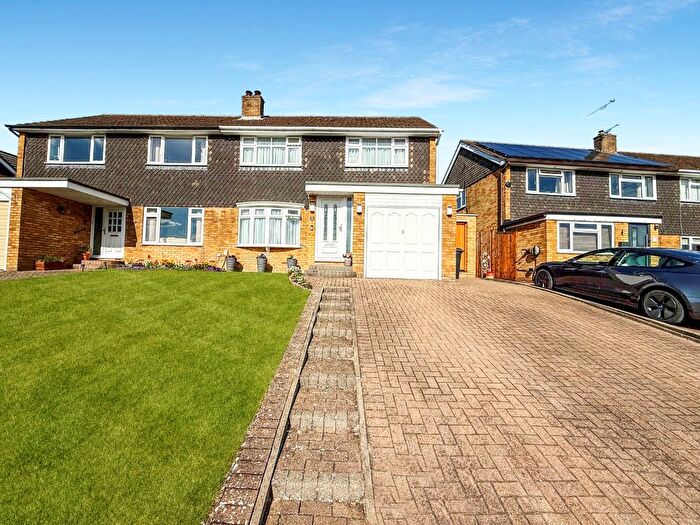 3 Bedroom Semi-Detached House For Sale In Bibshall Crescent, Dunstable, LU6