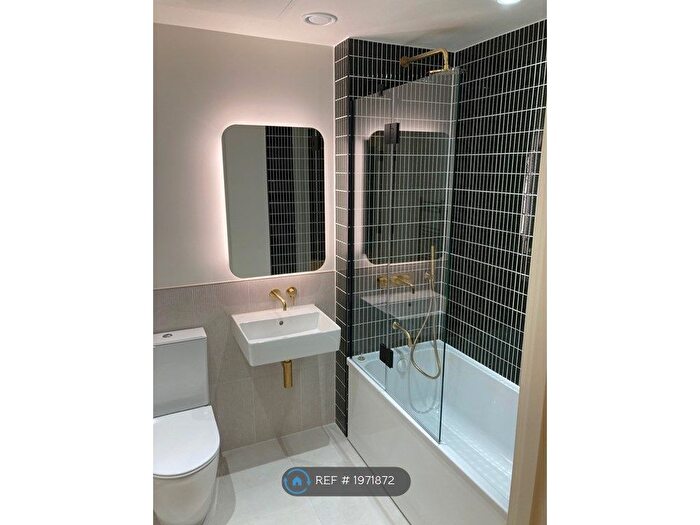 2 Bedroom Flat To Rent In Docker Building, London, E16