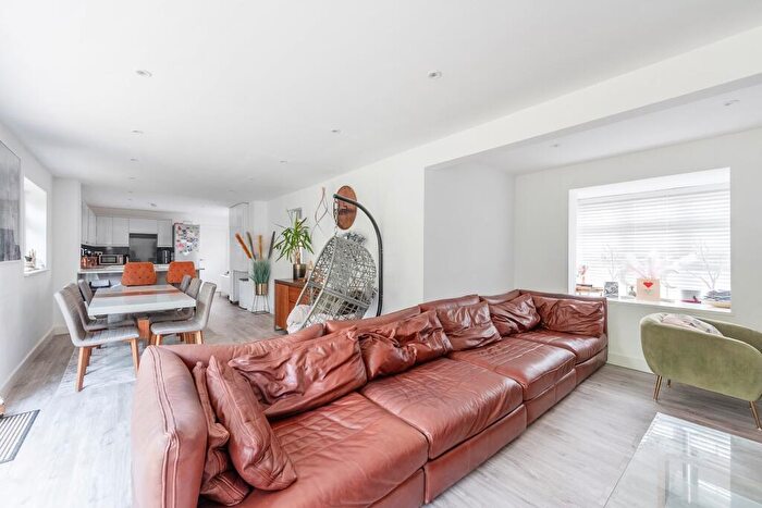 3 Bedroom Detached House For Sale In Newland Close, HA5