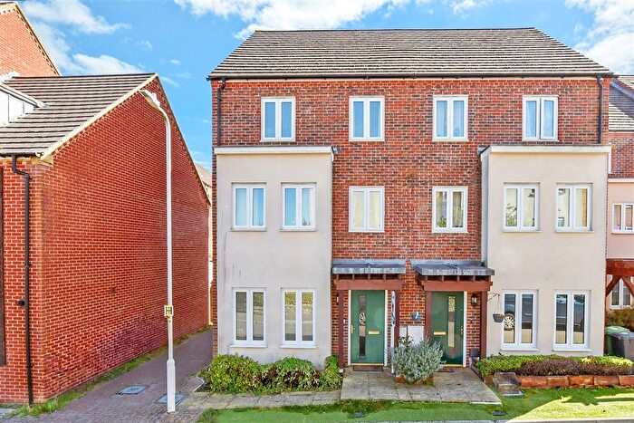 3 Bedroom Semi-detached House For Sale In Melrose Close, Loose, Maidstone, Kent, ME15