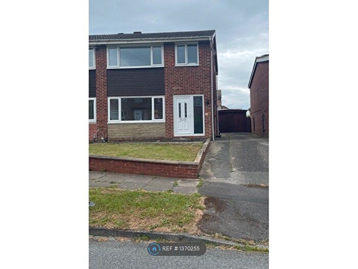 3 Bedroom Semi-Detached House To Rent In Wyndham Avenue, Bradford, BD2