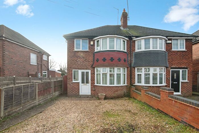 3 Bedroom Semi Detached House For Sale In Waddington Avenue, Birmingham, B43