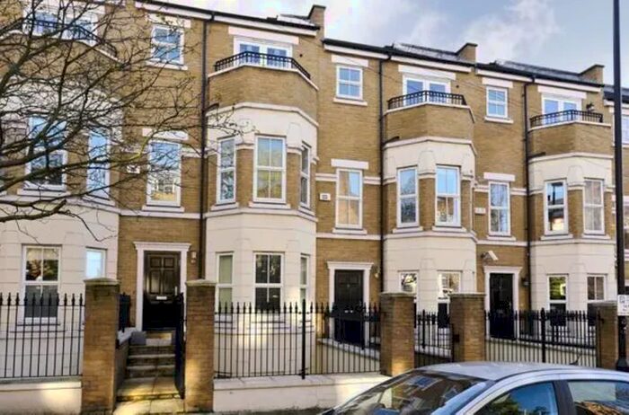 2 Bedroom Apartment To Rent In Busby Place, London, NW5