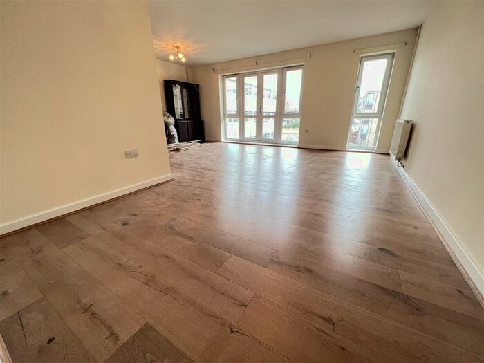 2 Bedroom Flat To Rent In Ransome Close, Cambridge, CB4