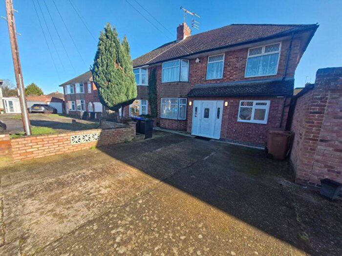 5 Bedroom Semi-Detached House For Sale In Winchester Close, Delapre, Northampton, NN4