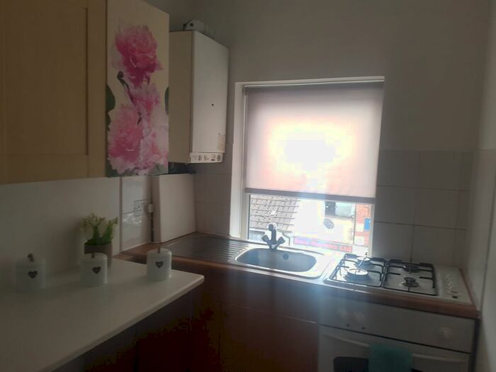 Studio To Rent In H High Town Road, Luton, LU2