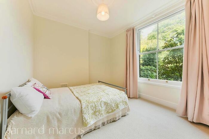 2 Bedroom Property To Rent In North Side Wandsworth Common, London, SW18