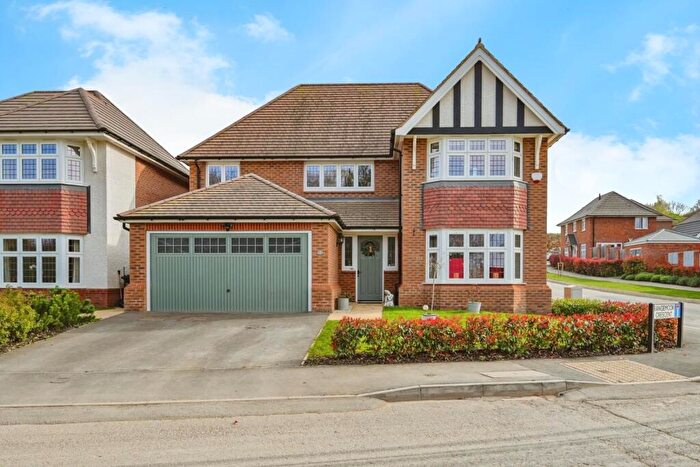 4 Bedroom Detached House For Sale In Rangemoor Crescent, Amington, Tamworth, B77