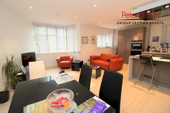 2 Bedroom Flat To Rent In Heathwood Court, Middleton Road, Golders Green, NW11