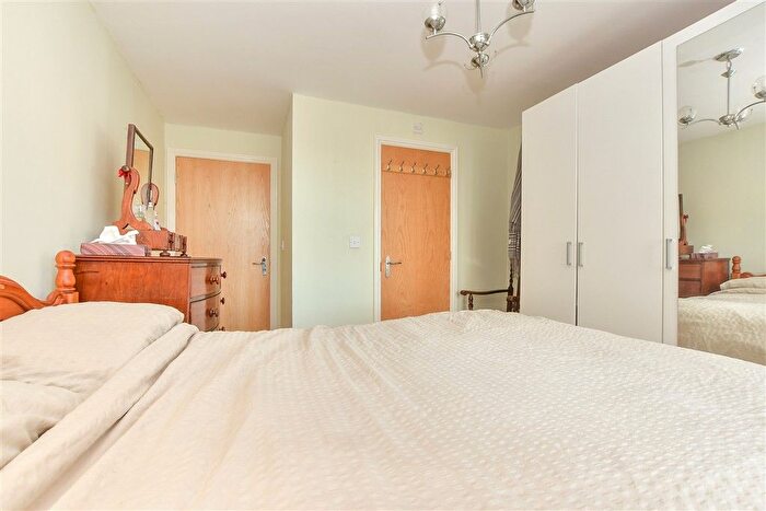 2 Bedroom Flat For Sale In Ryder Court, Herne Bay, Kent, CT6