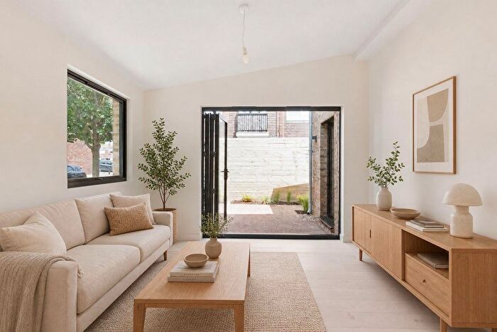3 Bedroom Property For Sale In Ambleside, BR1