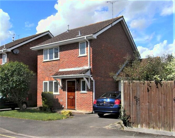 3 Bedroom Detached House To Rent In Radnor Road, Bracknell, RG12