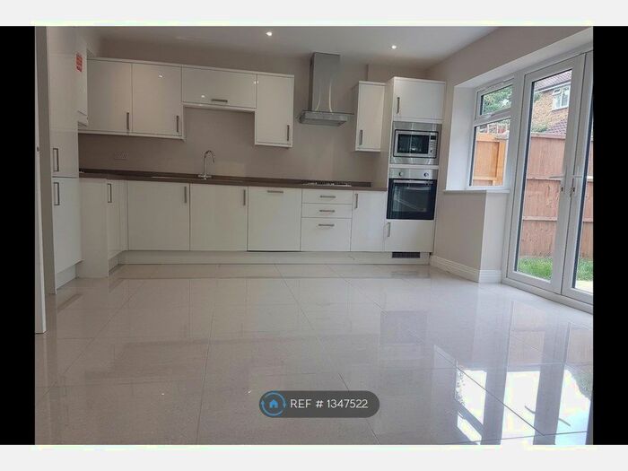 2 Bedroom Flat To Rent In Dollis Crescent, Ruislip, HA4