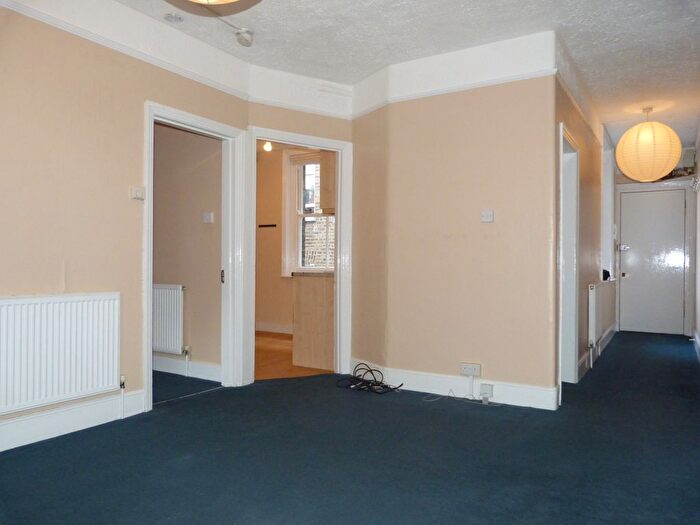 1 Bedroom Flat To Rent In Stanlake Road, London, W12