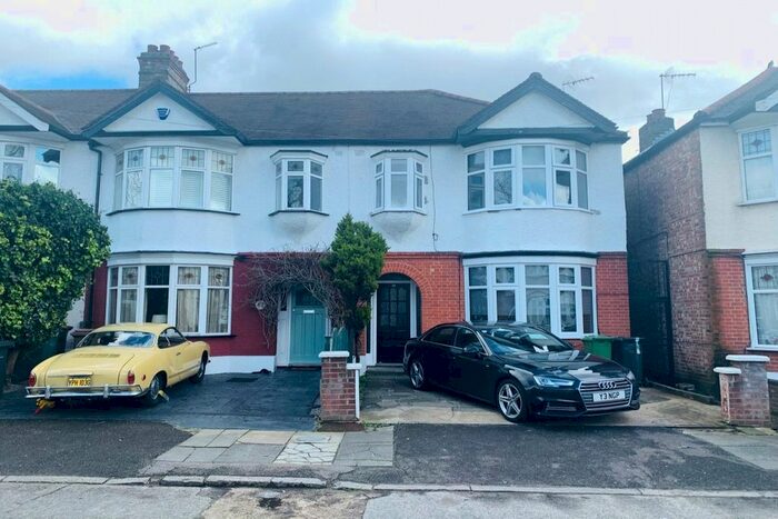 3 Bedroom Detached House To Rent In Wadham Avenue, Walthamstow, London, E17