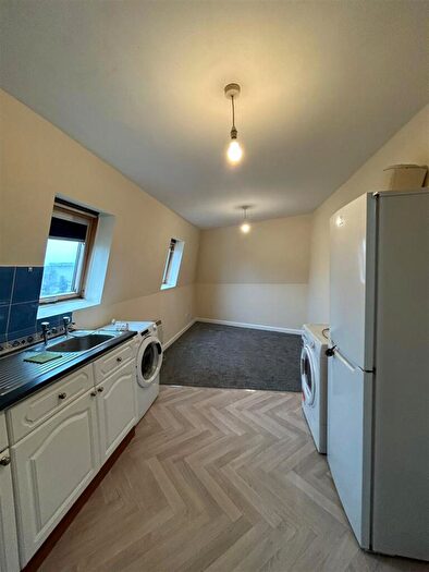 3 Bedroom Flat To Rent In Three Bedroom Town Centre Apartment, BH1