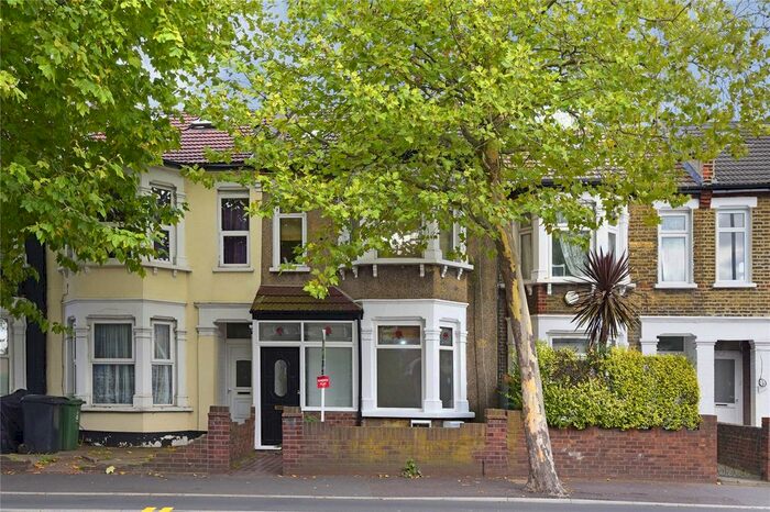 2 Bedroom Flat To Rent In Markhouse Road, London, E17