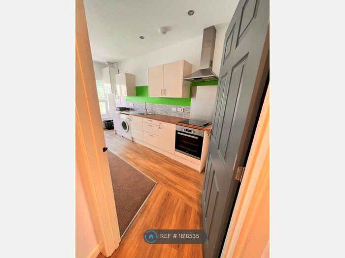 1 Bedroom Flat To Rent In Fore Street, St. Austell, PL25