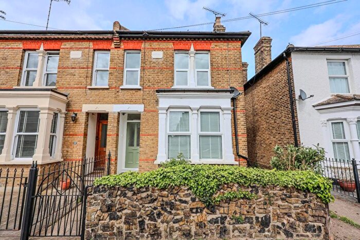 1 Bedroom Flat For Sale In North Street, Leigh-On-Sea, SS9