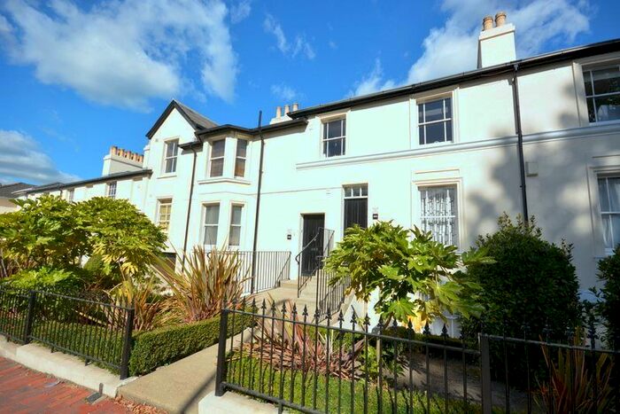 2 Bedroom Flat To Rent In Garden Road, Tunbridge Wells, TN1