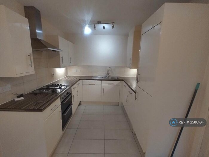 3 Bedroom Semi-Detached House To Rent In Amersham Park Road, Salford, M6