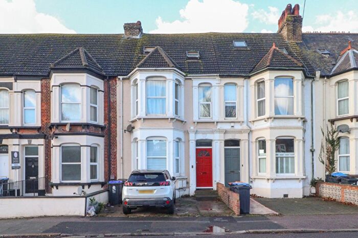 3 Bedroom Flat For Sale In Ramsgate Road, Margate, Kent, CT9