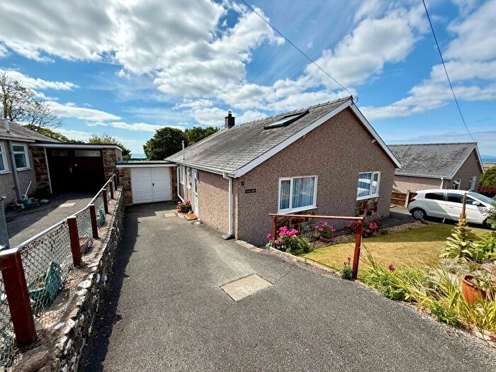 3 Bedroom Bungalow For Sale In Tyddyn Du, Penrhiw, Dyffryn Ardudwy, LL44
