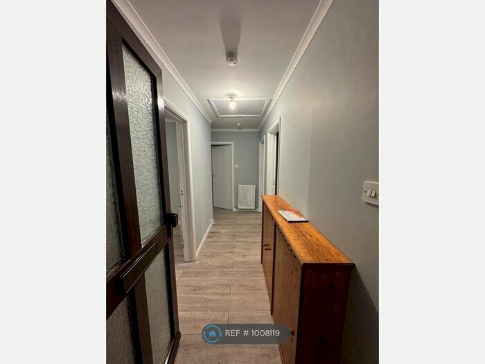 2 Bedroom Bungalow To Rent In Beaconsfield Road, Woking, GU22