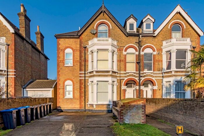 Studio To Rent In Queens Road, London, SW19