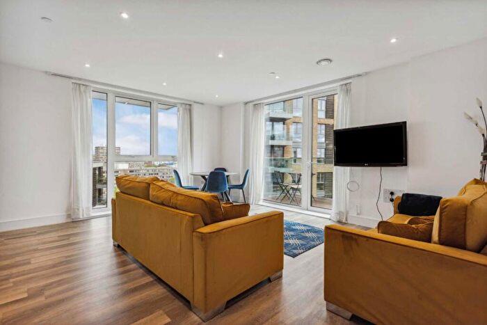 2 Bedroom Flat To Rent In Bridges Court Road, Battersea, SW11