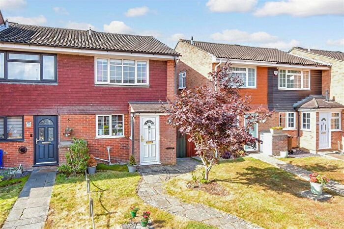 2 Bedroom End Of Terrace House For Sale In Abinger Drive, Lords Wood, Chatham, Kent, ME5
