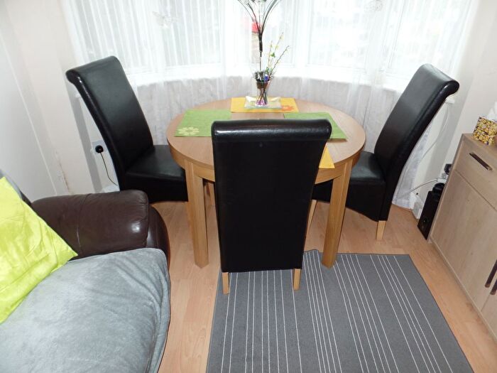 2 Bedroom Flat To Rent In Somerset Road, Southall, UB1