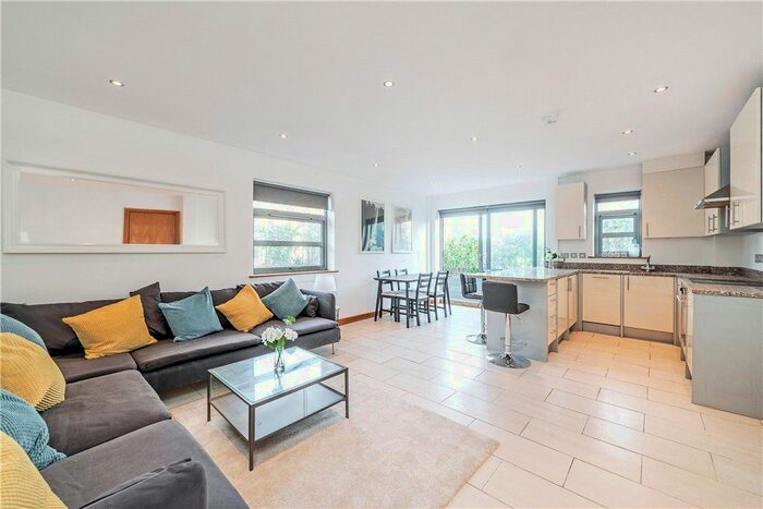 2 Bedroom Flat To Rent In North Road, Brentford, TW8