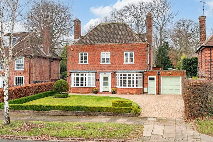 4 Bedroom Detached House For Sale In Mandeville Rise, Welwyn Garden City, AL8
