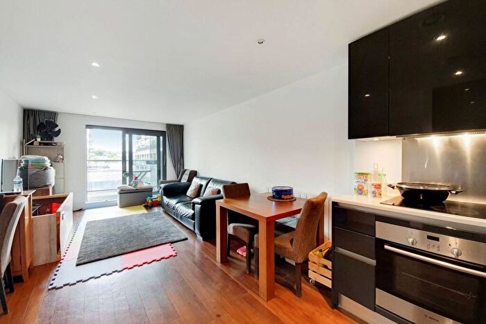 2 Bedroom Flat To Rent In Royal Carriage Mews, Woolwich, London, SE18