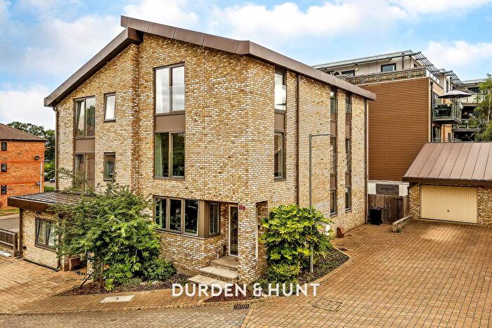 4 Bedroom Town House For Sale In Clermont Place, Romford, RM1