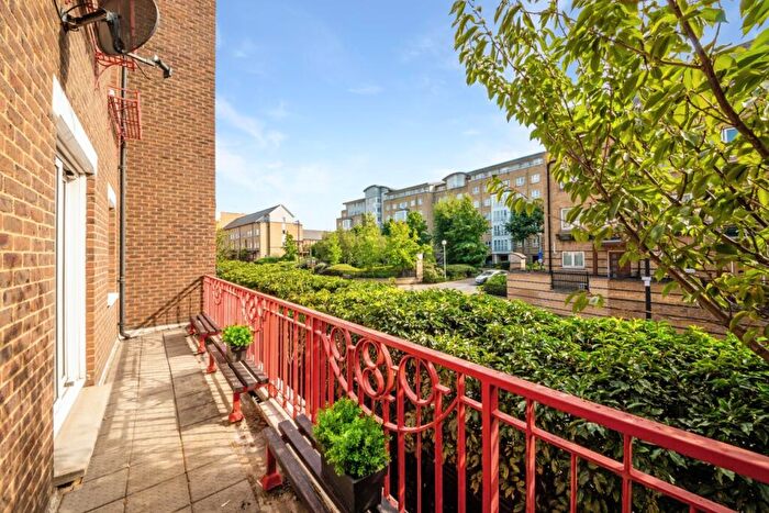 1 Bedroom Flat To Rent In Lockesfield Place, Isle Of Dogs, London, E14