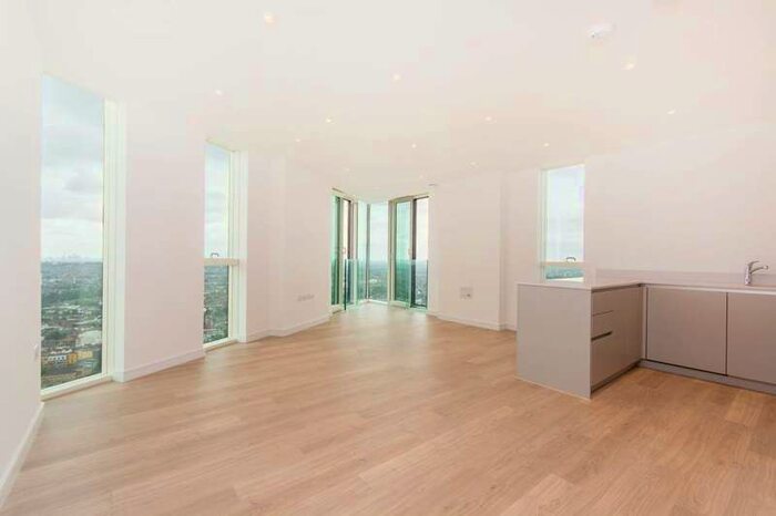 3 Bedroom Flat To Rent In Saffron Central Square, Croydon, CR0