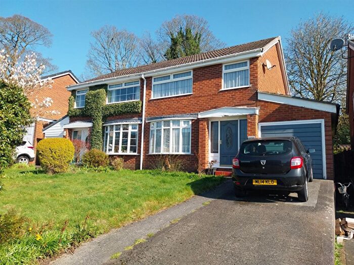 3 Bedroom Semi-Detached House For Sale In The Boulevard, Hollingworth, Hyde, SK14