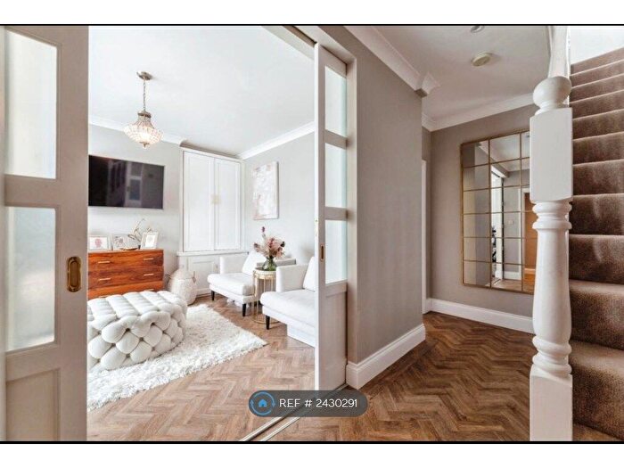 4 Bedroom Semi-Detached House To Rent In Pettits Lane, Romford, RM1