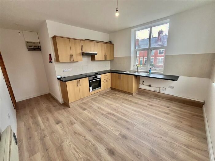 2 Bedroom Flat To Rent In Eastwood Road, Kimberley, Nottingham, NG16