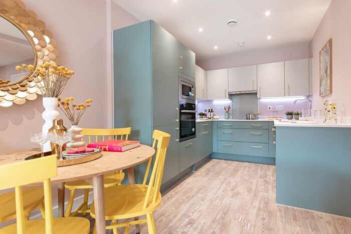1 Bedroom Flat For Sale In " Bedroom Apartment" At Wood Street, London, E17