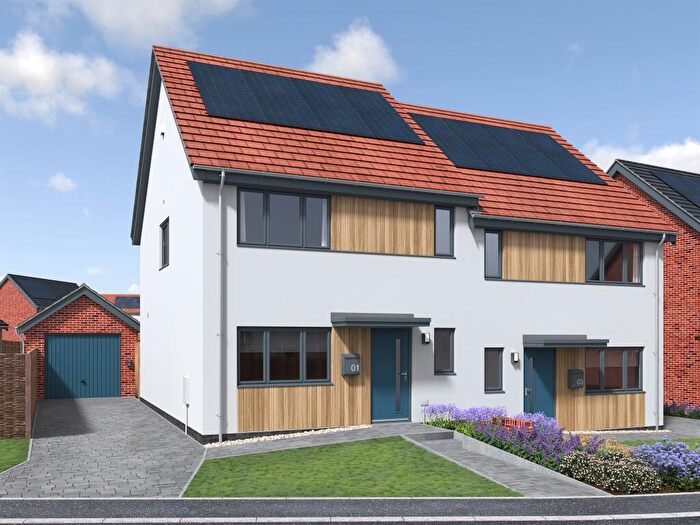 3 Bedroom Semi-Detached House For Sale In The Carriages, Dereham, NR20