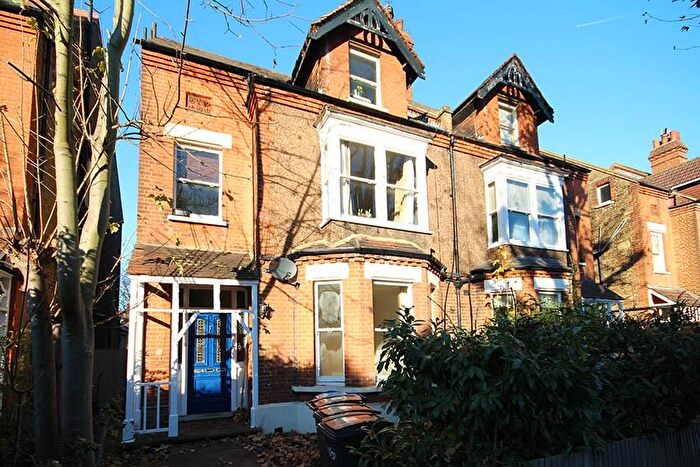 2 Bedroom Flat To Rent In Victoria Avenue, Surbiton, KT6