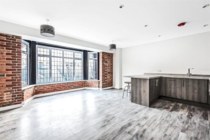 2 Bedroom Apartment To Rent In Watlington Street, Reading, Berkshire, RG1